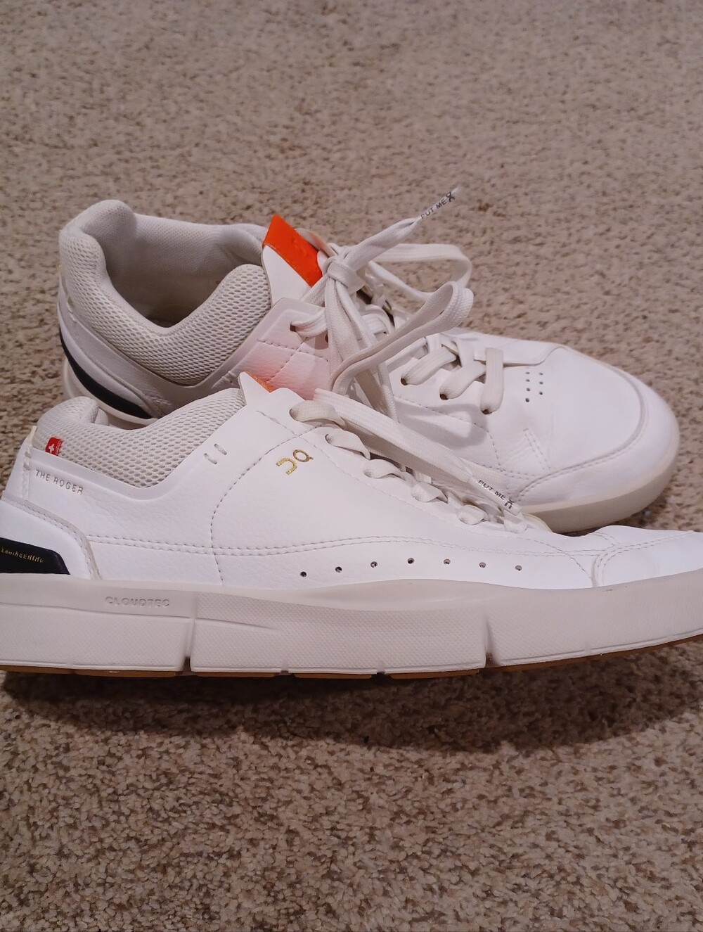 On Cloud "The Roger" Womens White Leather Sneakers w/ Subtle Gold Accent Size 9